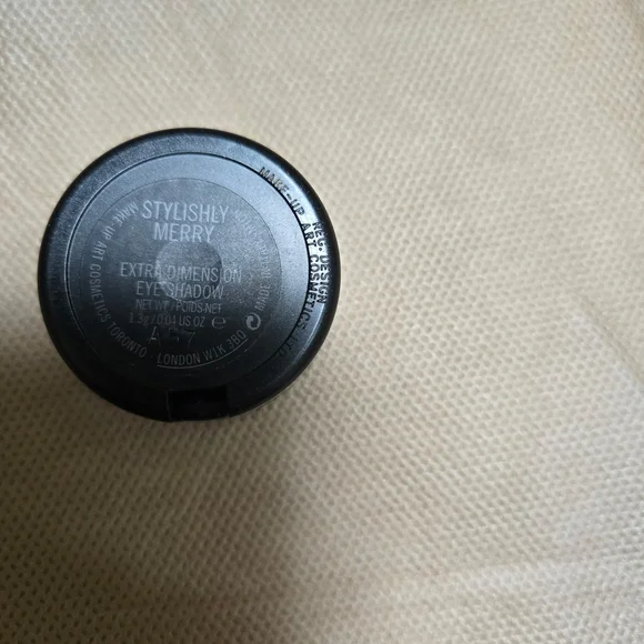 MAC Stylishly Merry Extra Dimension Eyeshadow - Picture 5 of 6